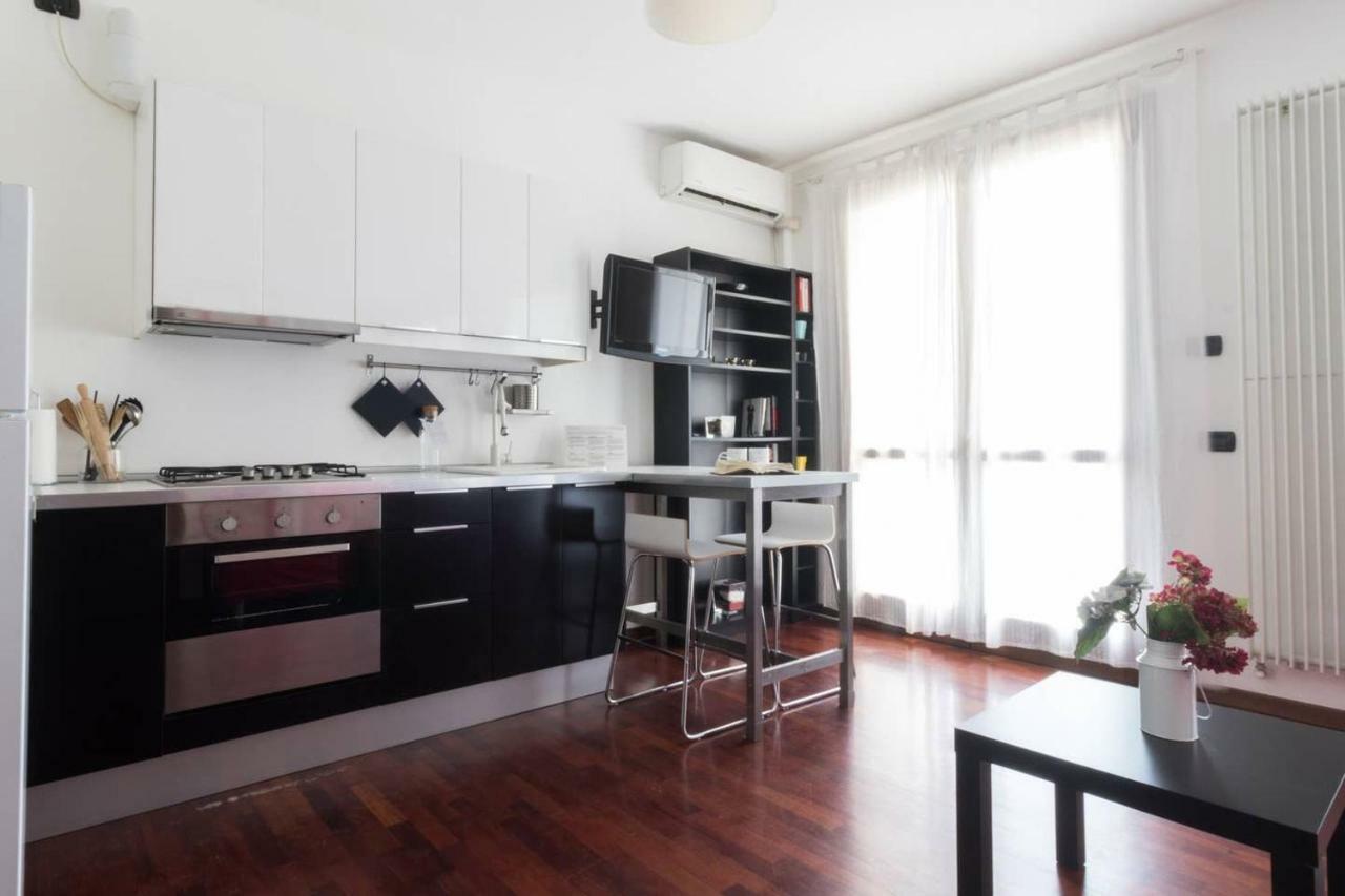 Italianway - Carrara 5 Apartment Milan Bagian luar foto